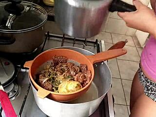 sarah rosa, cozinha um almoço sexy pra mim hoje?