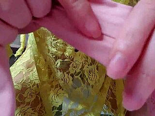 Tirei Minha Calcinha Suja para Mostrar Todo o Meu Charme