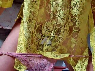 Tirei Minha Calcinha Suja para Mostrar Todo o Meu Charme