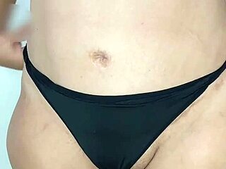 madrastra shows off huge round culo curves 😍