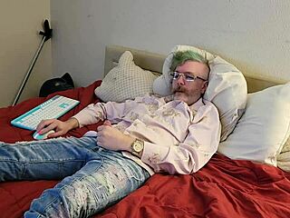 Just chilling with a fully clothed style session. It’s all about that emo vibe lately.