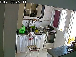 Caught on zap, maid Paty Bumbum washing dishes in just thong, wedged tight - El Toro de Oro