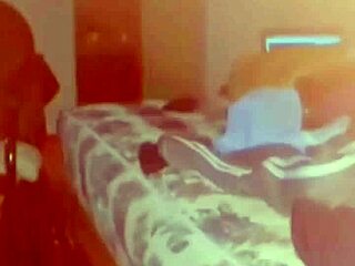 Mi Pequeña Novia Tiene Ganas De Follar Mientras Sus Padres Duermen En La Otra Habitación Casi Nos Ven