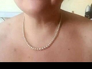 Lady Dalia Pleasures Herself Before Hubby's Salad!