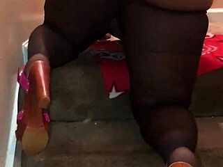 i'm mrs goldie, feeling so hot and bothered right now