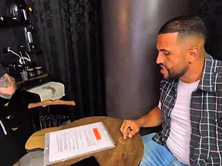 Bastidores Do Porno: Loira's Backstage Ass Action