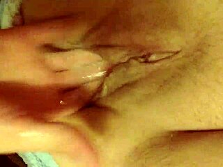 Pussy squirts and gapes amazingly during intense action