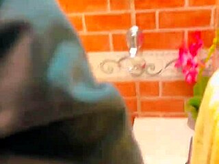 Mejor amiga cachonda me invita a su casa y follamos duro de perrito