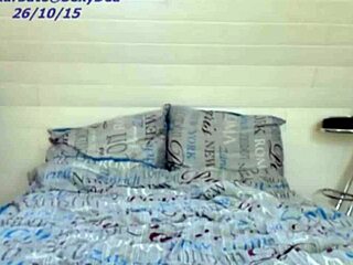 hot bootylicious babe flashing her sexy boobs live on webcam for your delight