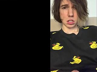 i'm this cute russian boy jerking off and cumming in the tub