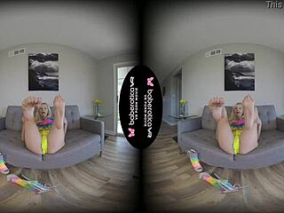 Solo gal carolina sweets fingers her shaved pussy in vr reality