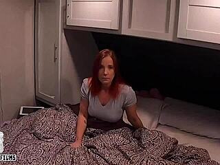 स्टेपमॉम को डांटने के बाद स्टेपसन ने हार्ड पीओवी में लिया