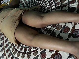 Just saw Sanjana aunty flashing her thigh, looks so cute