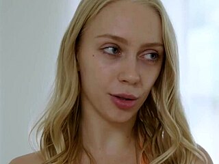 अरे सौतेली बहन, क्या मैं नीचे चूम लूं? 😘