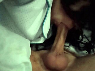 MAMADA Y MASTURBACIÓN PARA JOVEN CALIENTE CON GRAN POLLA SALE MUCHA LECHE!