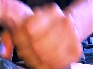 La apretada novia de miguel no se atrevía a tener relaciones sexuales con él pero finalmente cedió a sus deseos y descubrió que le gustaba mucho