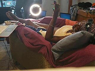 स्वीट इबोनी अमेच्योर चूसती और बड़ी गांड़ उछालती हॉट कंपाइलेशन