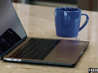 victoria voxxx lets jay smooth take control for computer fix