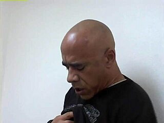 i'm a busty black woman who loves cowgirl sex.