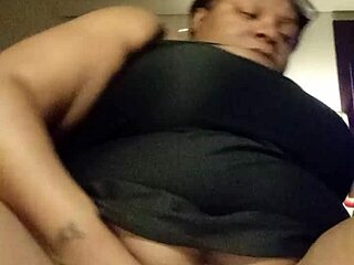 Payshance Squirting Wet Pussy in Wild BBW Action