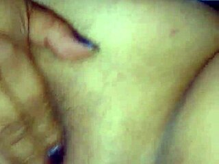 Ayudando a Mi Esposa Caliente con Squirting y Masturbación