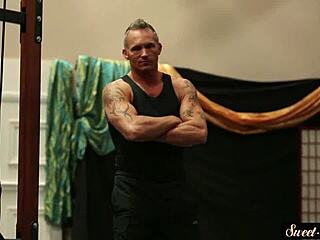 Deepthroating teen babe gets fucked by her coach 😏