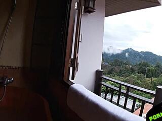 Sexy Girlfriend Sucks White Dick