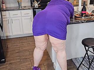 Female boss seduced the maintenance worker into filling her with cum to get pregnant.