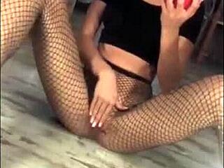 Wow, sexy babe sucking big dick for cum mouth! 😍