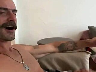 Guy receives delicious blowjob from Cássio Farias