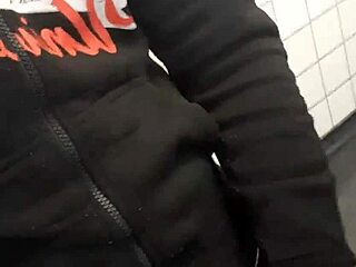 Safadeza unfolds in gym bathroom, sheer thrill with hot guys