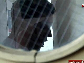 hübsche blonde babe loves double cumshot, it's hardcore and messy.