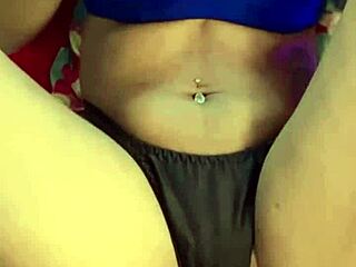 asmr novinha moans and cums with toys?