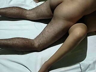 Grávida burning with desire to give up her tight ass