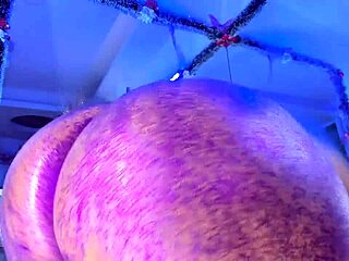 Twerking with Glitter and Oil Fully Naked