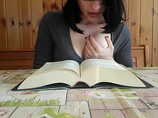 Histerical Yumi, i cant read no more, cumming with vibrator!