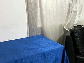 Mi Madrastra Me Engaña Para Correrme En Ella