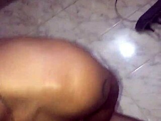 Favelado dotado fucks group in public orgy