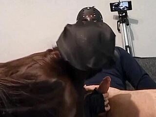 me visto de policia y le chupo la verga a mi cunado