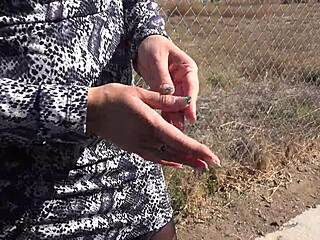 Latina MILF shows sexy fingernails in public fetish 😍