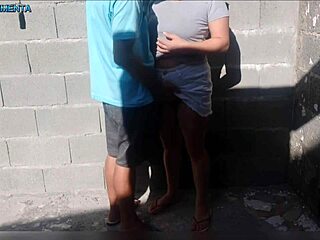 Chamei o vizinho pedreiro pra orçamento, mostrei a calcinha e entrei na rola!