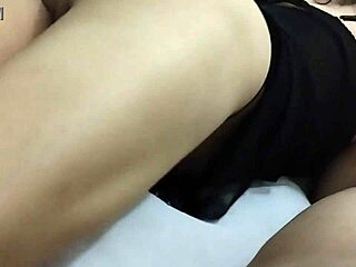 मेरी लवर व्हाट्सएप पर चैट करती जबकि मैं उसे हार्ड चोदता!