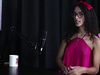 Safada Mostra Seu Boquete Após Falar O Seu Dom De Sentar Em Cima Do Pau - Espaguete Transsexual Sheer Red