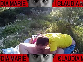 La Gorda Se Mete Galletas Por El Coño Y Luego Su Amigo Gay Se Las Come En Este Coño Cabe De Todo