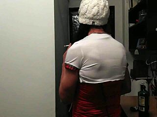 Mature transsexual whore begs to put it in her ass