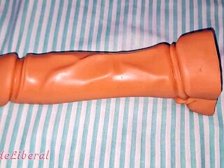 uhh, i'm like totally gozando with this huge toy... wow