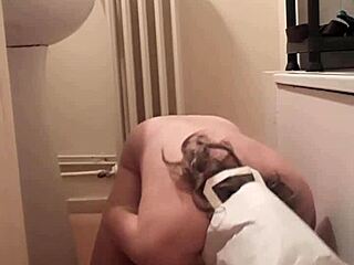 This bdsm slave whore trains herself in a masked session 😏