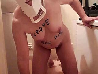 This bdsm slave whore trains herself in a masked session 😏