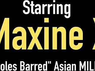 maxine x creams her pussy.