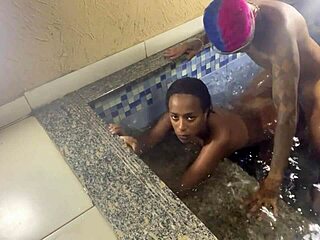 putinha magrinha gosta de levar rola na cozinha, deixa arrombado 😏